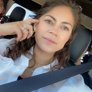 Meet your Posher, Alma